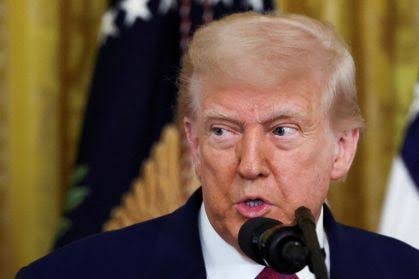 Trump adia início de novas tarifas, mas mantém discurso duro contra importações