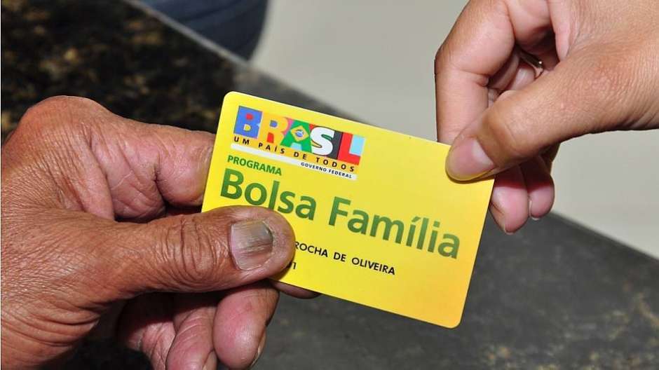 Comissão aprova projeto que dobra valor do Bolsa Família na pandemia