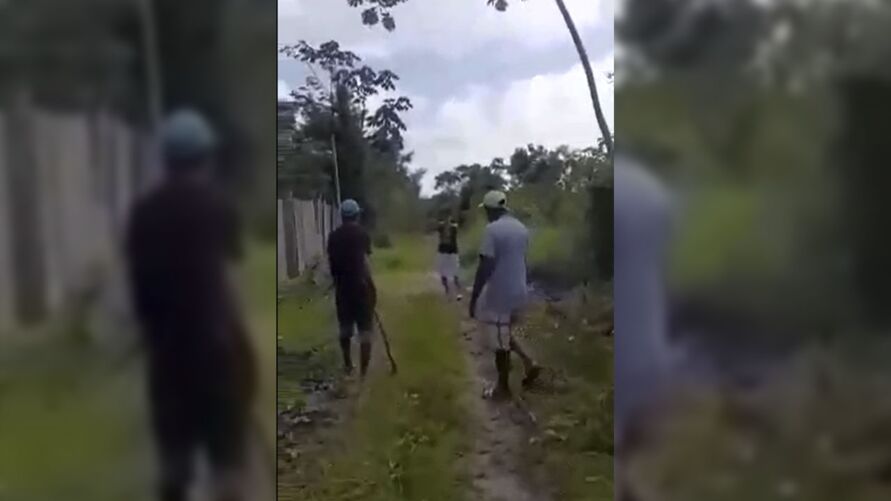Vídeo: policial mata dois armados de foice em confronto