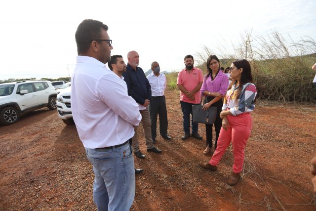 Prefeita recepciona nova empresa que vai se instalar no Distrito Empresarial