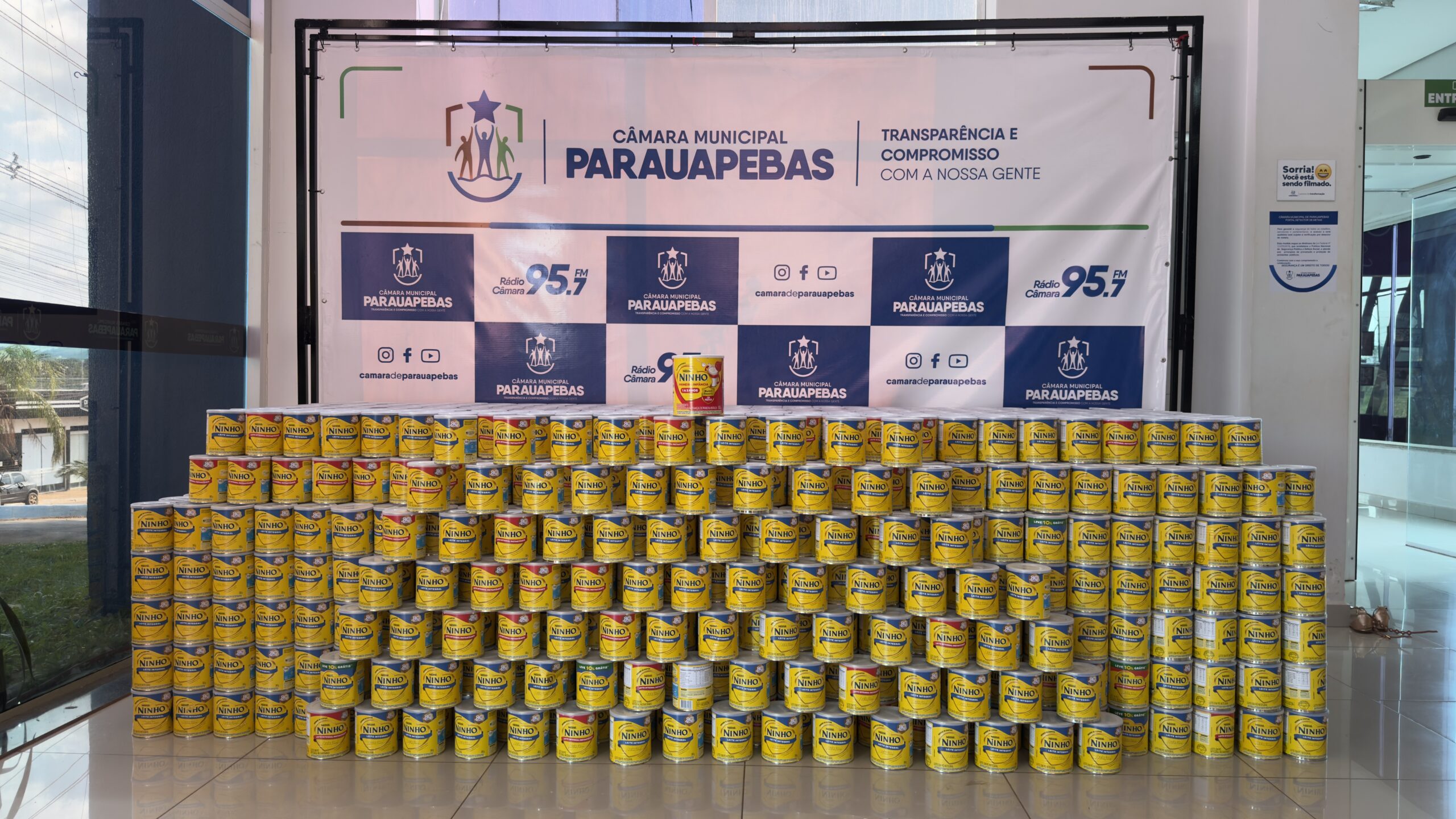 Servidores e vereadores da Câmara de Parauapebas realizam doação de 2.300 latas de leite a entidades sociais