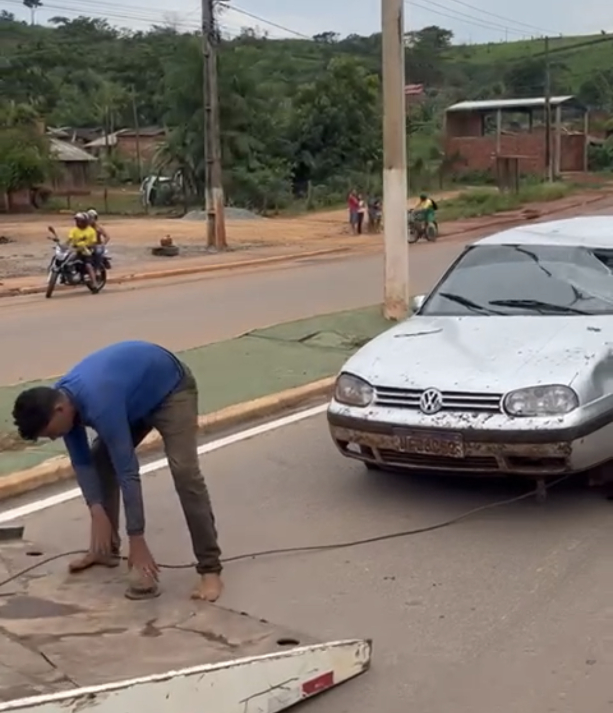 Parauapebas; Condutor perde o controle e carro sai da estrada