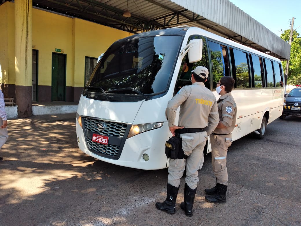 DMTT inicia campanha contra atividade ilegal de táxi lotação em Parauapebas