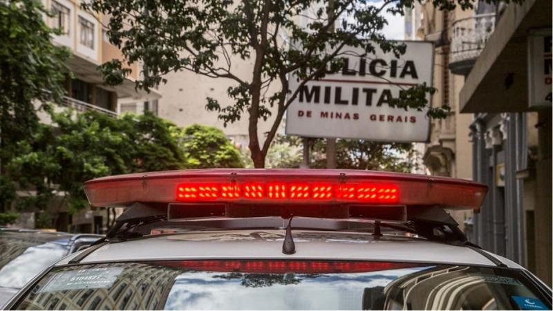 Homem se irrita com namorada que queria dormir, atira nela e se mata