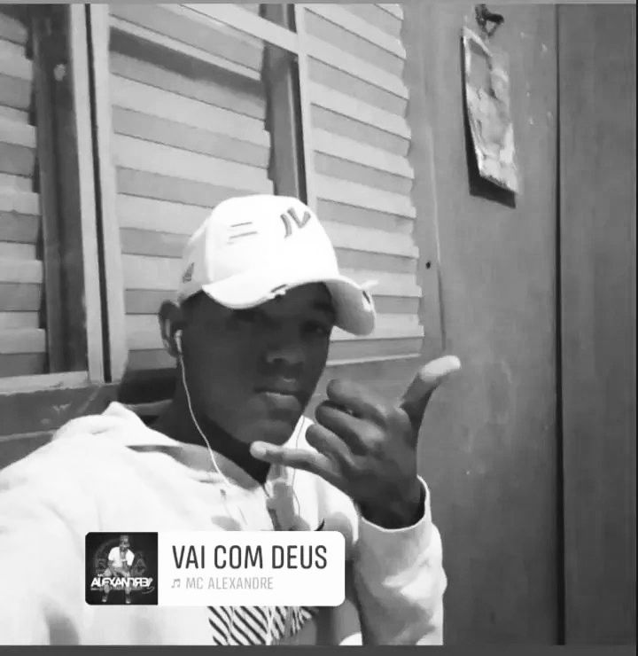 Família reconhece corpo de jovem que foi encontrado com 70 facadas