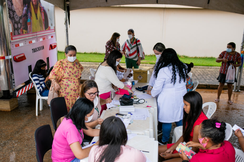 Unidade Móvel de Saúde da Mulher é entregue à comunidade