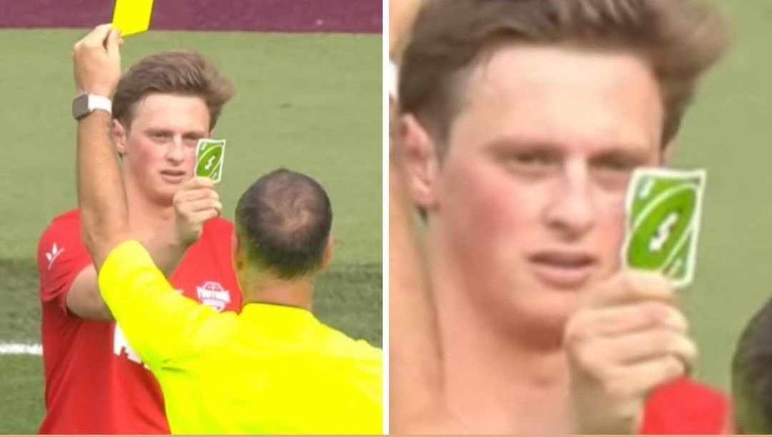 Jogador usa carta de reverso do jogo ‘UNO’ contra cartão amarelo em partida de futebol