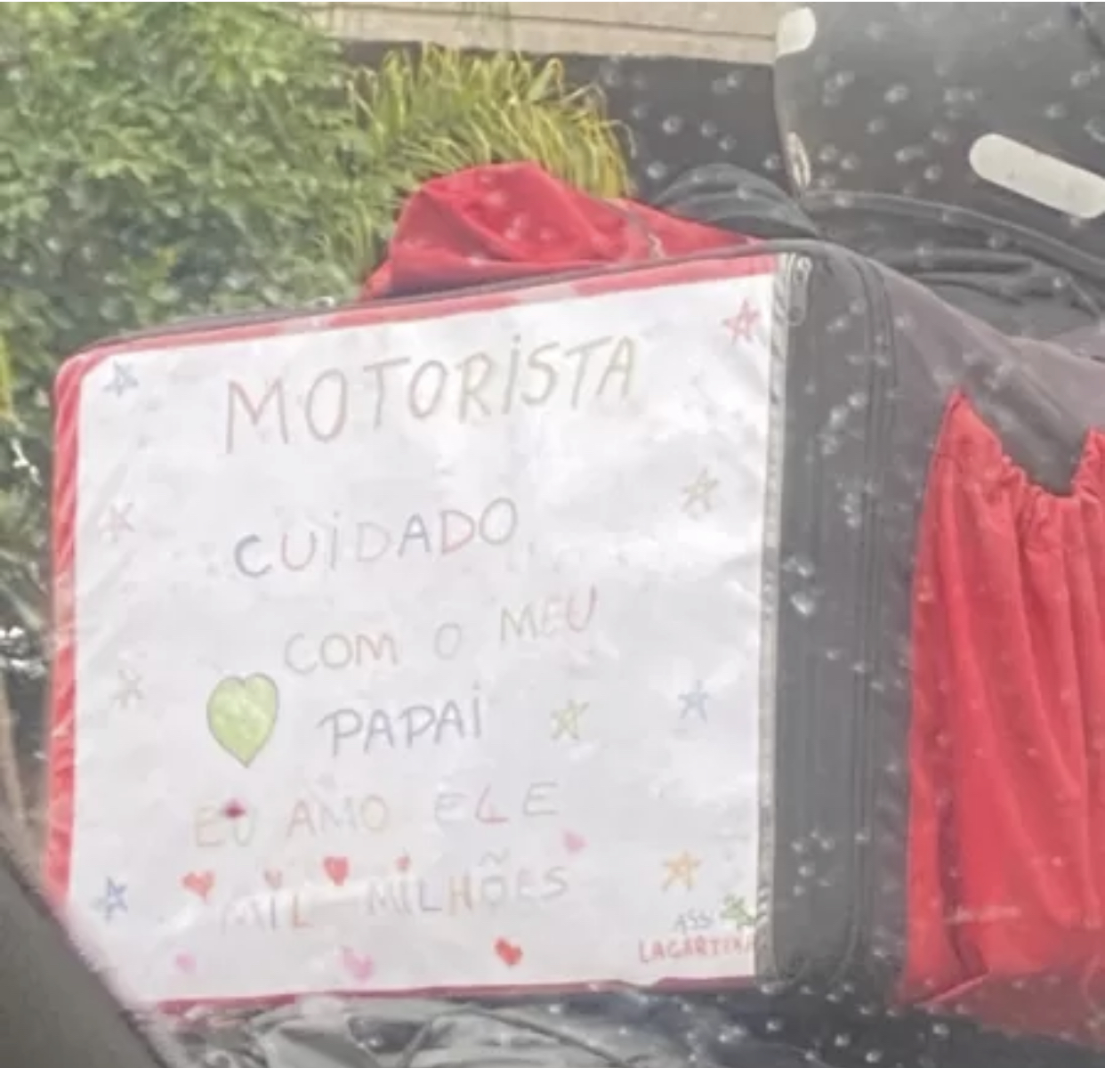 Motoboy acusa iFood de plagiar recado fofo da filha e perde na Justiça