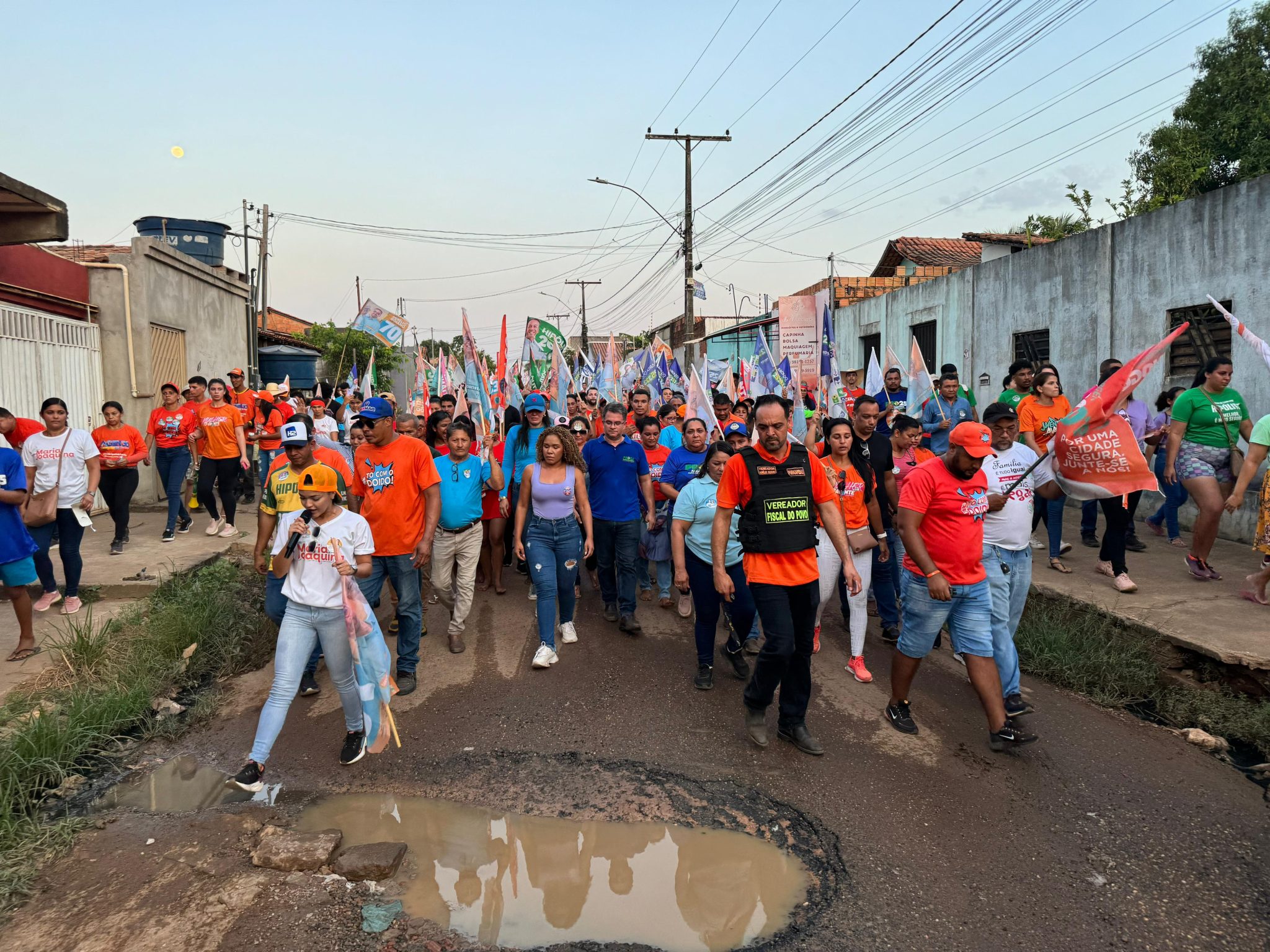 “Iremos reconstruir essa cidade, afinal, o nosso povo não merece mais sofrer com tanto descaso”, declara Aurélio Goiano aos moradores do Bairro Guanabara