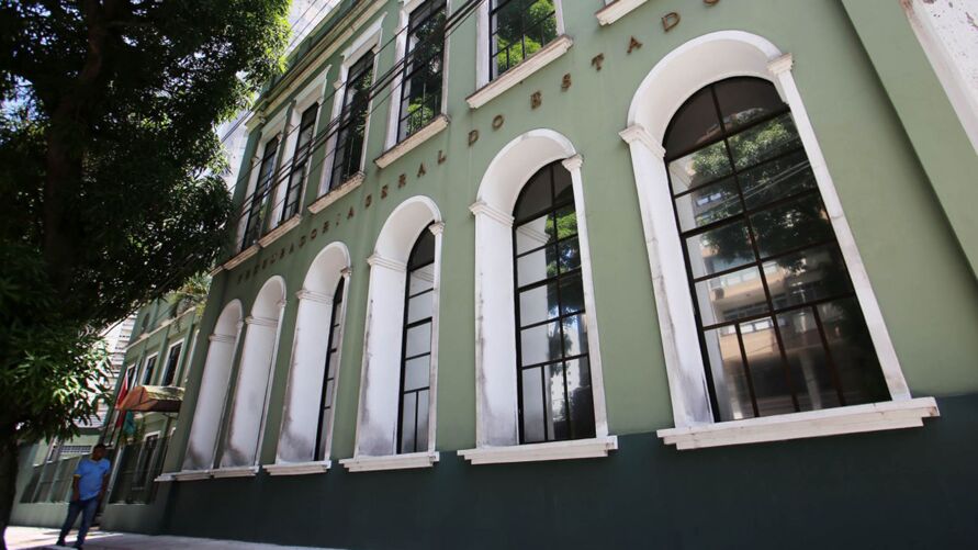 PGE publica edital com 36 vagas de nível médio e superior