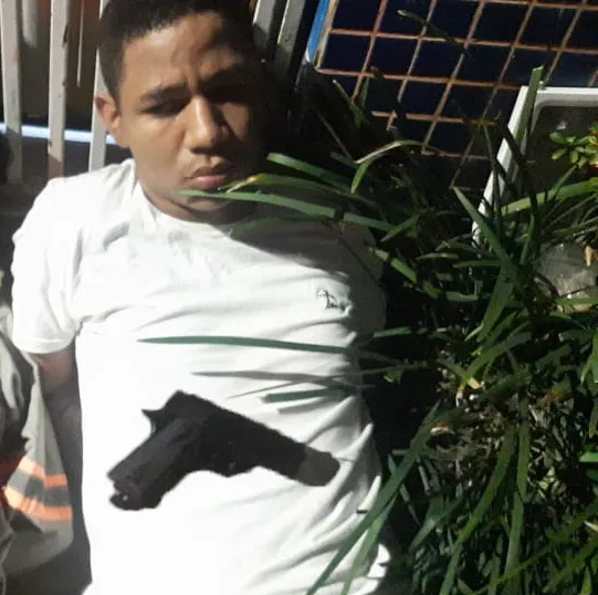 Dupla é presa tentando roubar carro com arma falsa em Parauapebas