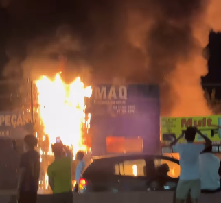 Incêndio de grandes proporções atinge empresa em Parauapebas