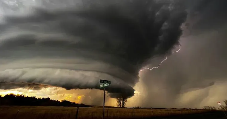 Ciclone extratropical de forte intensidade deve provocar ventos acima de 120 km/h e mudar o tempo no Sul, Sudeste e Centro-Oeste