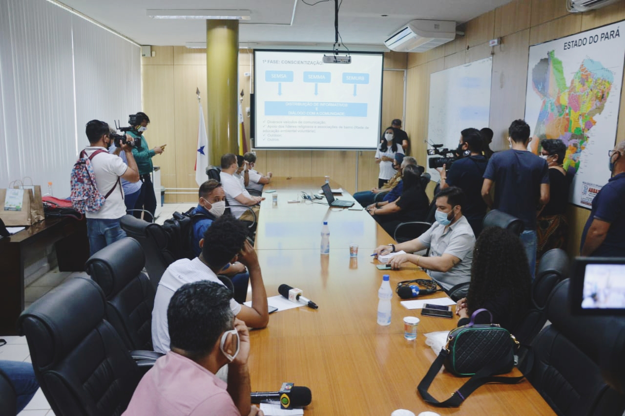 Campanha “Cidade Limpa, queimada zero” alerta para a limpeza dos lotes sob pena de multas