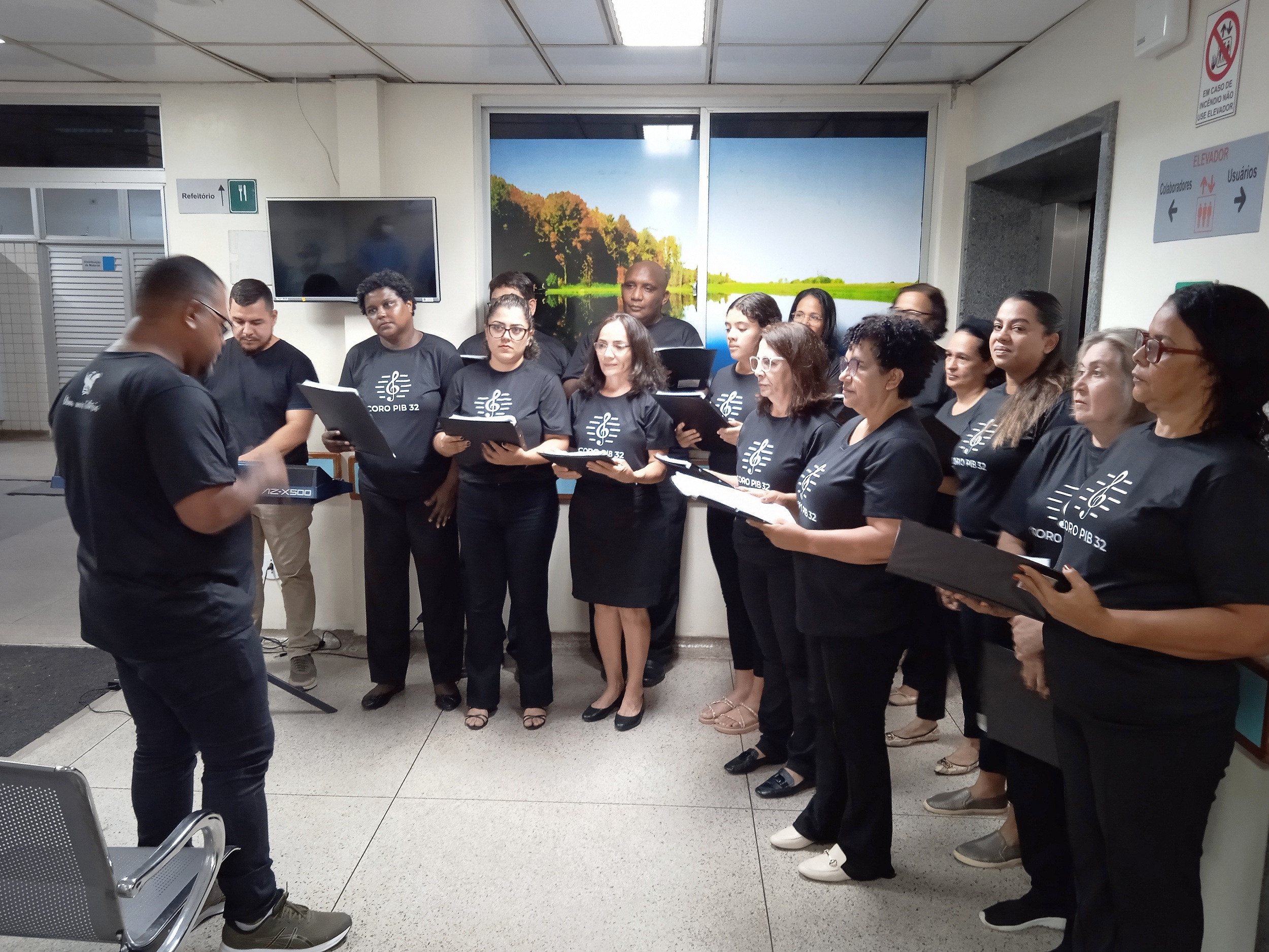 Coral de Natal leva esperança e alegria aos pacientes do Regional de Marabá