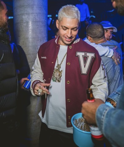 Rapper Filipe Ret é conduzido à delegacia após ser flagrado com drogas em resort de Angra dos Reis