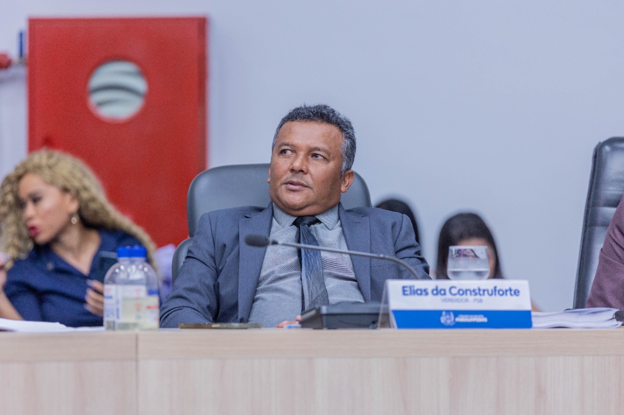 Elias da construforte sugere instalação de pontos de coleta de lixo eletrônico em escolas municipais