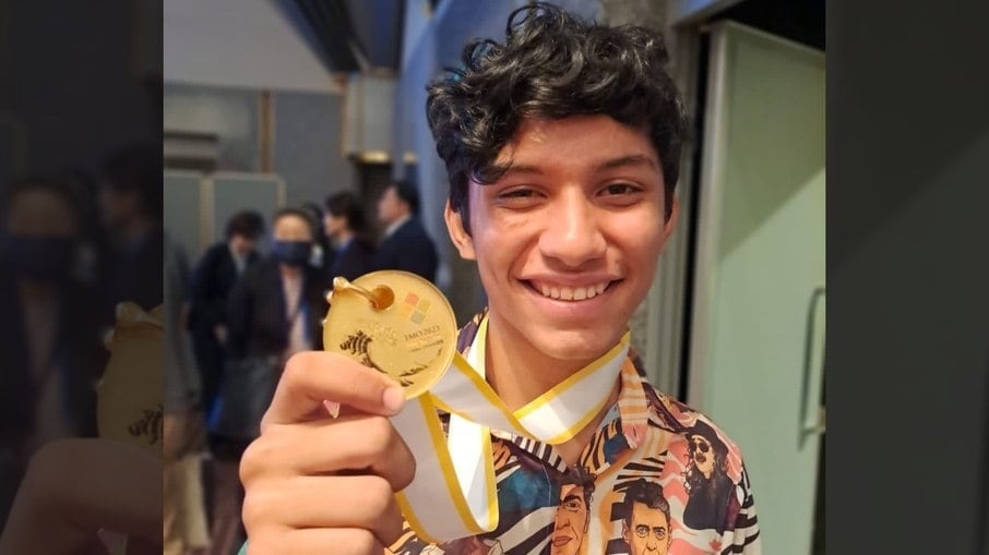 Jovem do Ceará ganha ouro na Olimpíada Internacional de Matemática