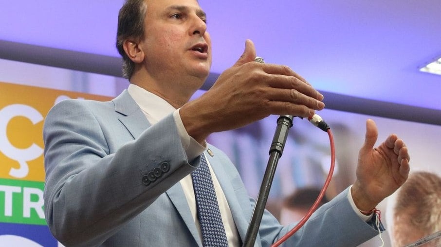 Escolas cívico-militares: ministro diz que unidades não serão fechadas