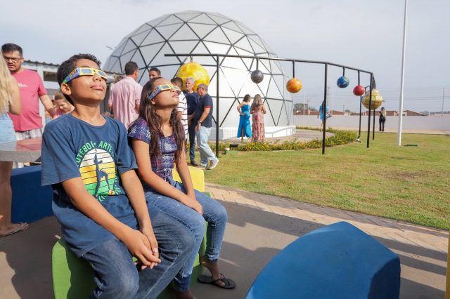 Canaã dos Carajás presencia fantástico eclipse solar e inaugura Planetário
