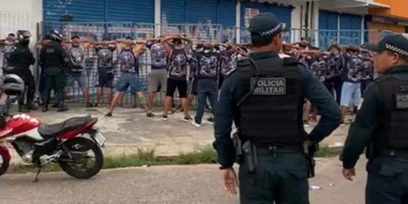 Torcedores se enfrentam em avenida, em Belém