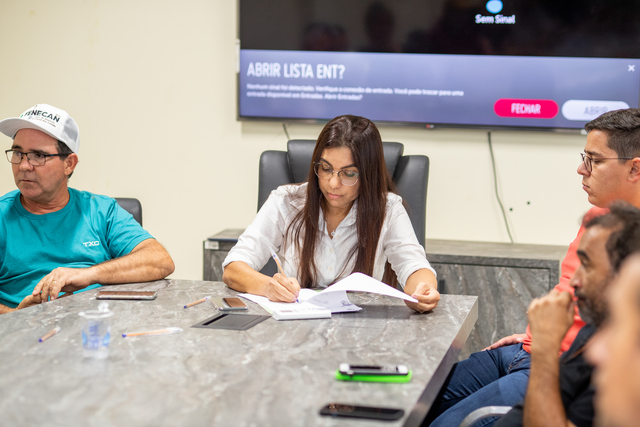 Mais de R$ 75 milhões em investimentos: prefeita de Canaã dos Carajás assina ordens para novas cinco obras