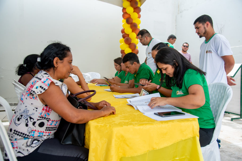 Mais duas mil famílias recebem o cartão do Gira Renda