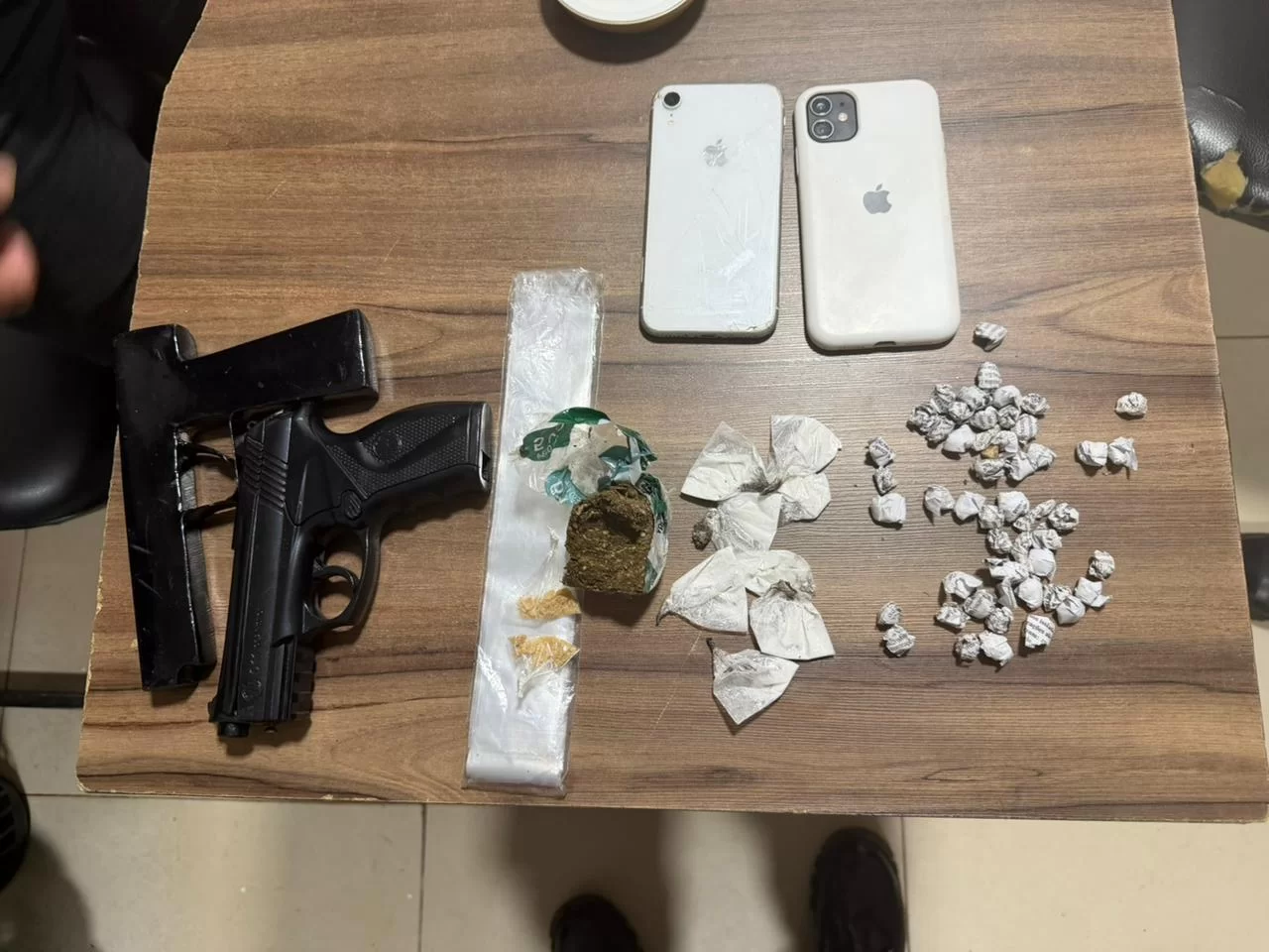 Dupla é presa por tráfico de drogas em Parauabepas