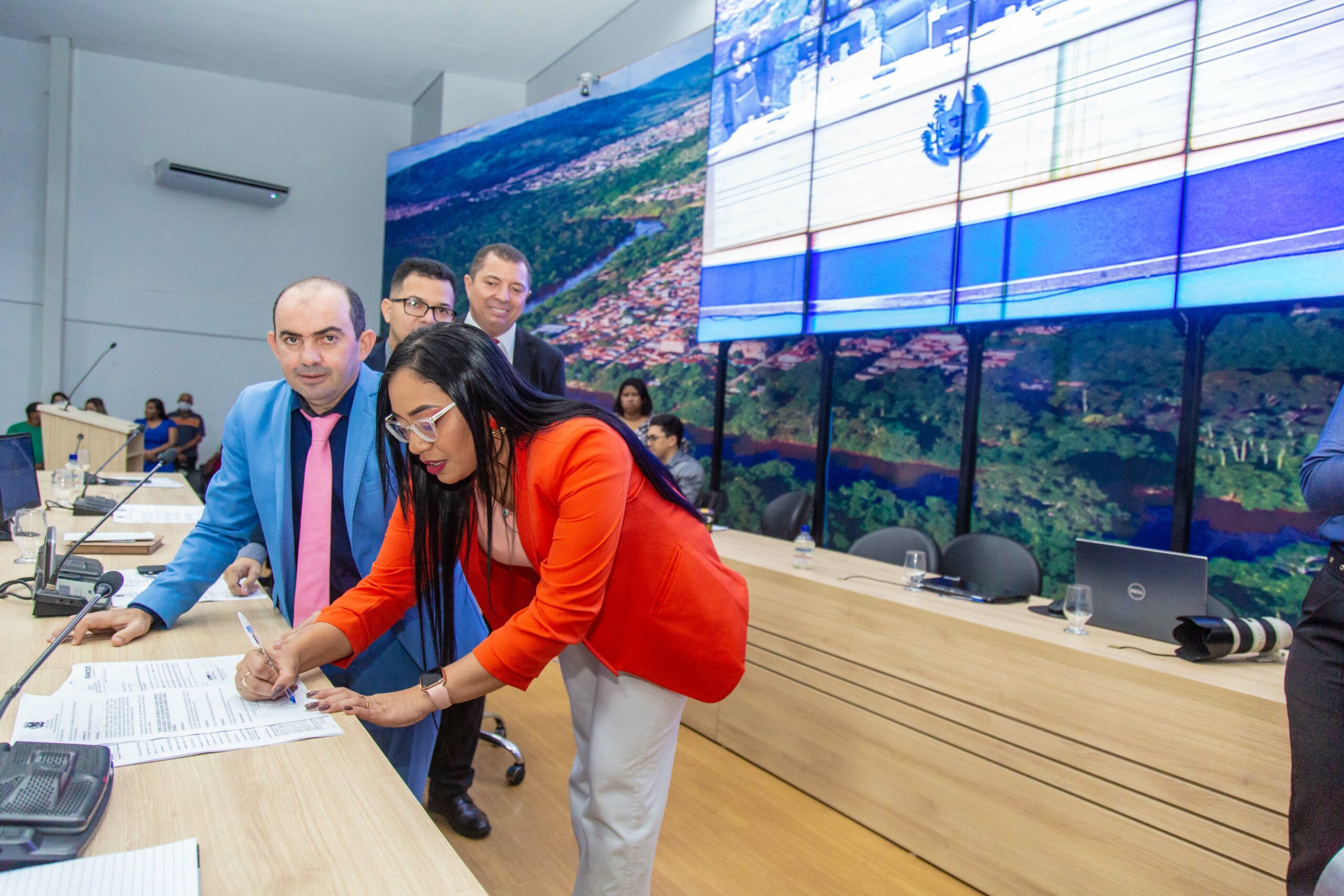 Raianny Rodrigues é empossada como vereadora