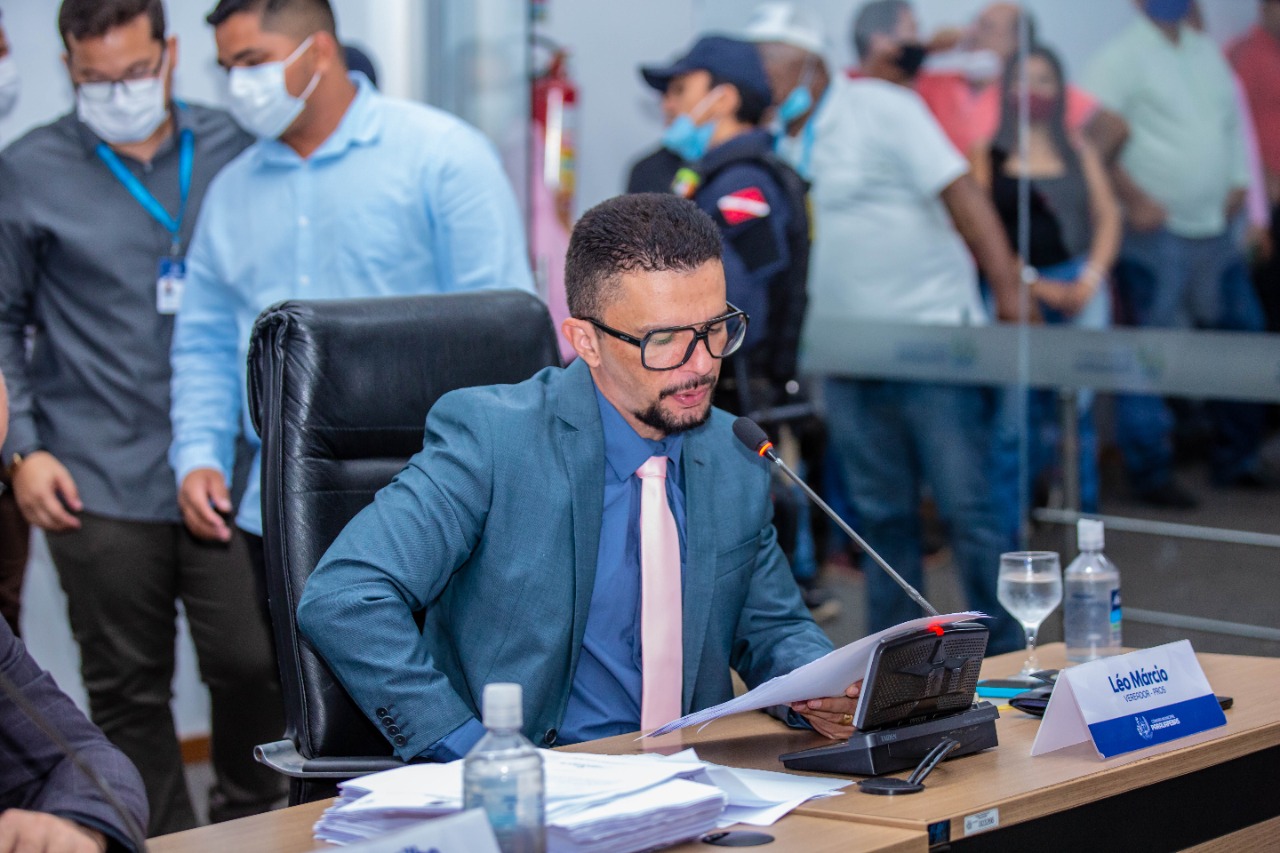 Léo Márcio propõe implantação de câmeras nos uniformes de guardas municipais e agentes de trânsito