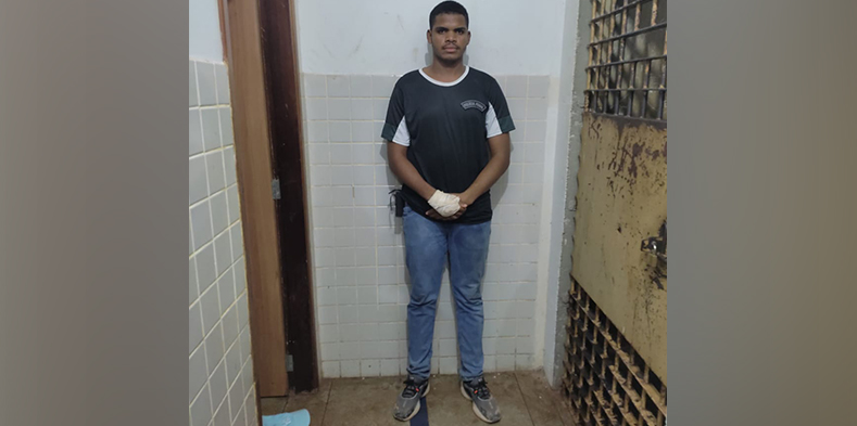 Canaã: Jovem que se passava por policial é preso com arma de airsoft   