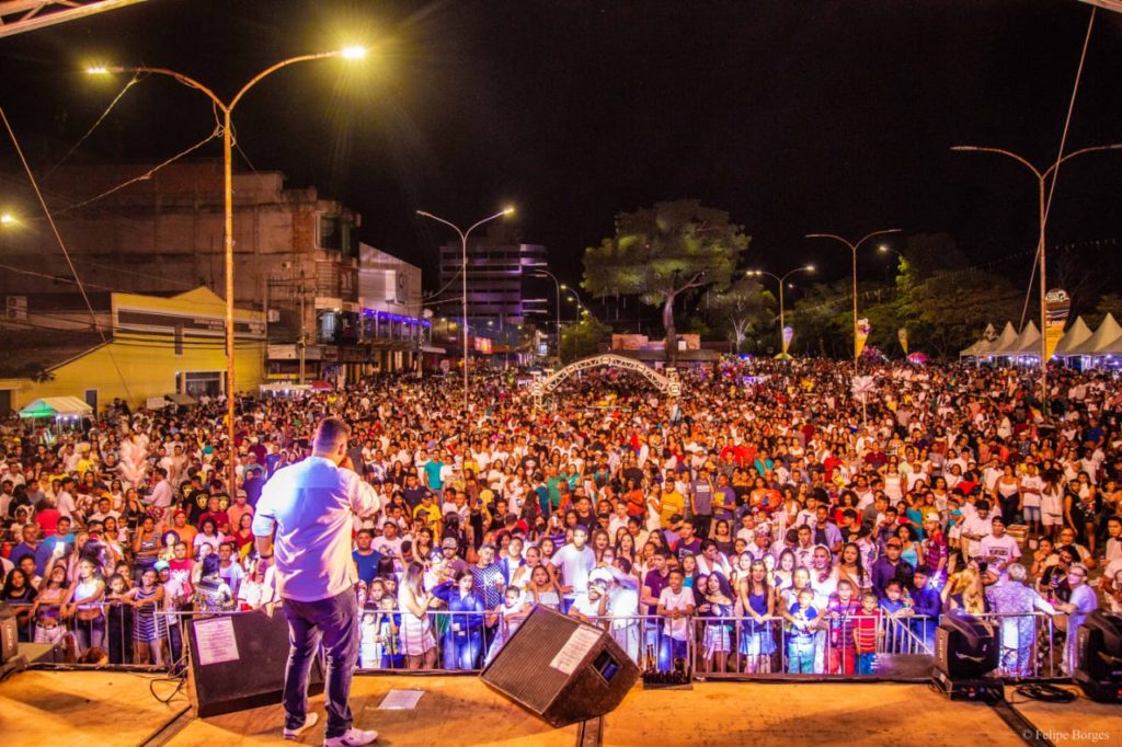 Multidão participa do Réveillon 2020, em Parauapebas