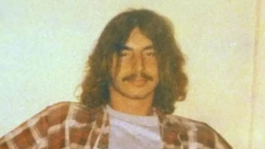 Homem mata invasor e guarda o corpo por 15 anos