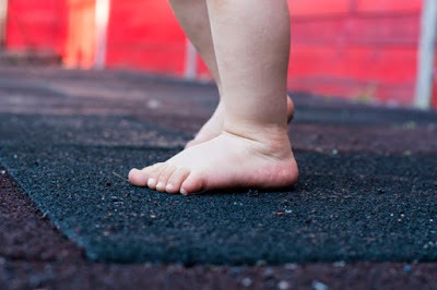 Bebê é diagnosticada com doença sexual e Conselho Tutelar suspeita de estupro