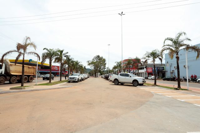 Prefeitura Canaã retira os tapumes do último trecho da Avenida Weyne Cavalcante