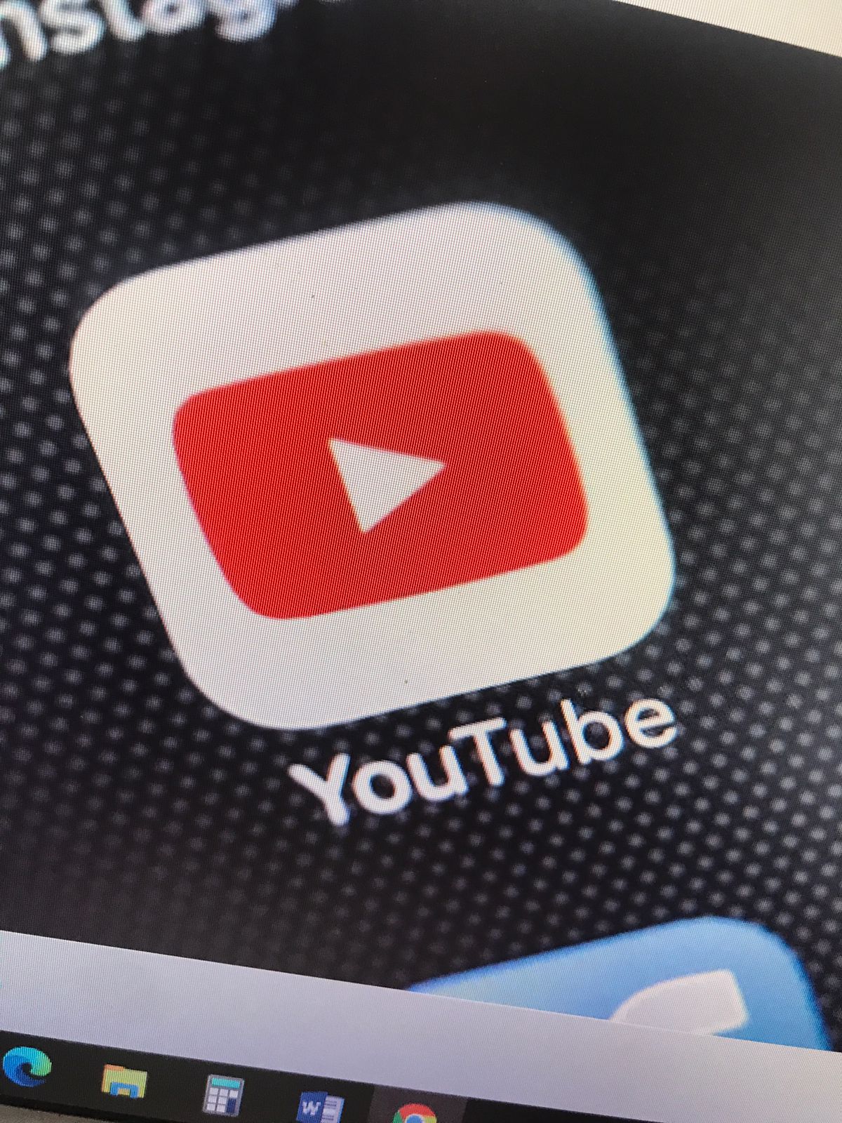 YouTube suspende pagamentos a 14 canais por disseminação de fake news