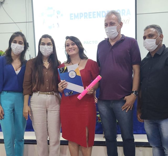 Prefeitura e Aciacca entregam 50 certificados a participantes do “Educação Empreendedora”