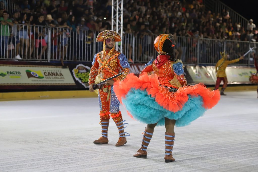 Canaã abertura oficial do Cidade Junina conta com casais destaques e grande show