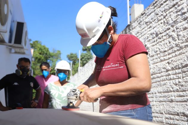 Mão na massa: Mulheres celebram oportunidade em cursos de qualificação