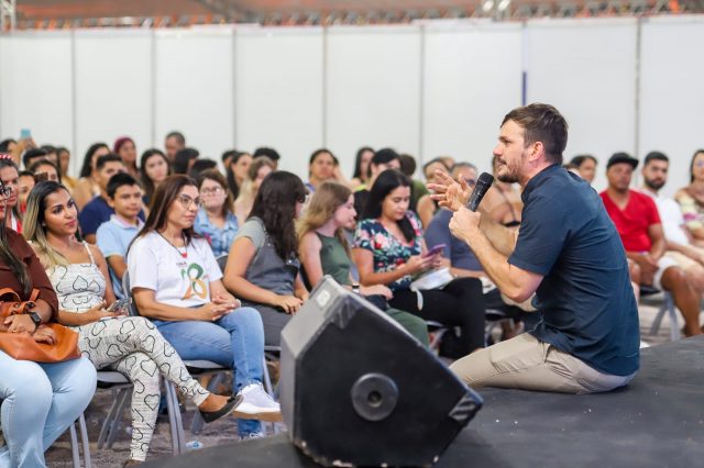 Pe Patrick, Kaká Diniz, Ivan Moré e Felipe Molero agitam 4º dia de Fenecan