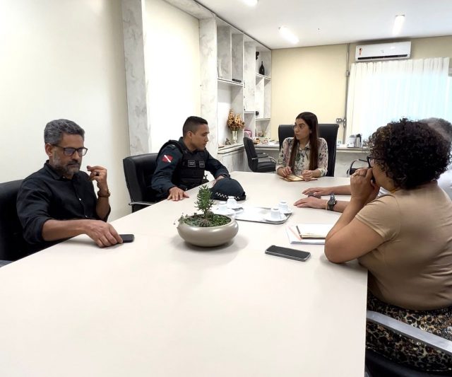 Prefeita de Canaã dos Carajás determina a instalação de porta com detectores de metais e concertina nos muros para aumentar a segurança nas escolas