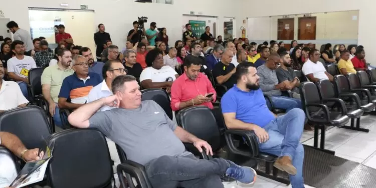 Comunidade lota plenário da Câmara de Canaã dos Carajás para audiência da LDO