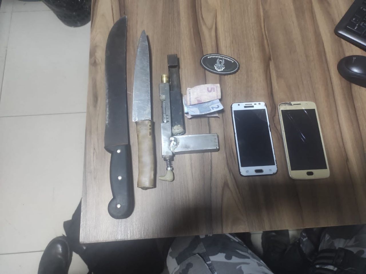 Dois são presos pelos crimes de ameaça e lesão corporal, em Parauapebas