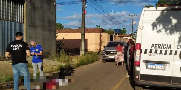 Homem é morto a tiros e com golpes de facão no meio da rua em Parauapebas