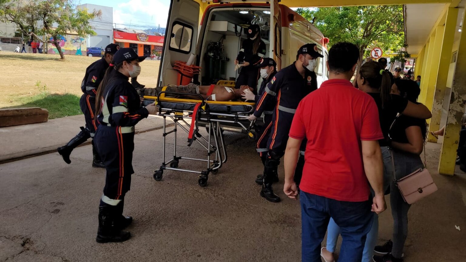 Dupla de moto atira em jovem, em Parauapebas