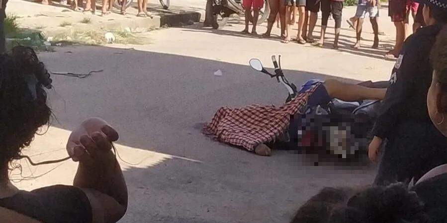 Homem perde o controle do veículo e colide com poste em Belém