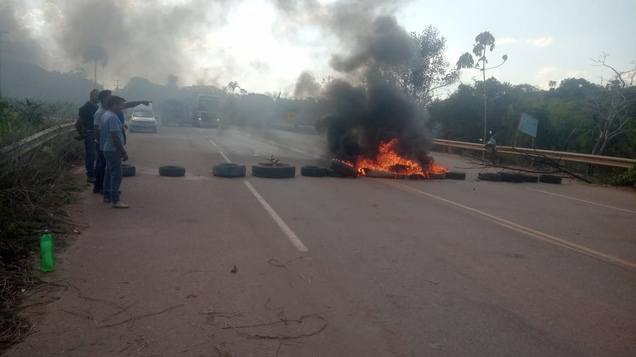Parauapebas: Estrada de acesso ao Salobo é interditada por moradores em manifestação
