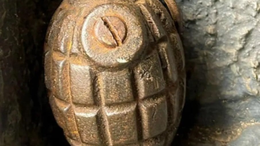 Mulher encontra granada da 2ª Guerra Mundial