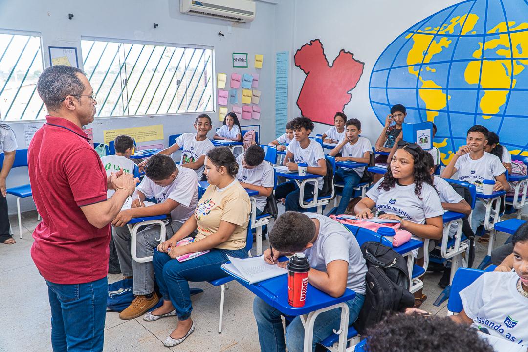 Projeto de reforço escolar “Liggando as letras”: Uma ponte para um futuro de oportunidades através da educação