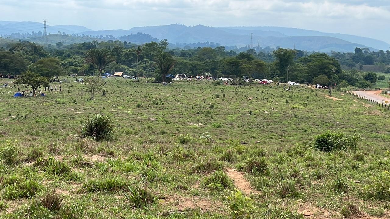 Integrantes do Movimento dos Trabalhadores Rurais Sem Terra (MST) ocupam área de fazenda, em Parauapebas